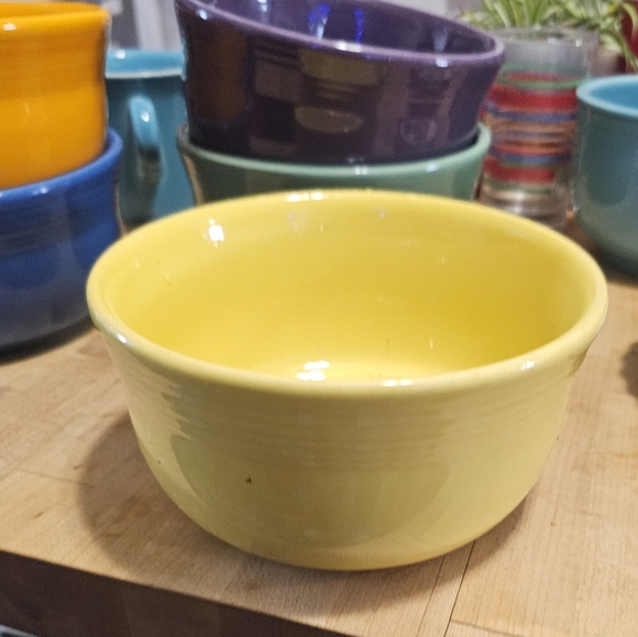 Fiesta Daffodil Yellow Gusto Bowl 28 Ounces - Picture 4 of 4